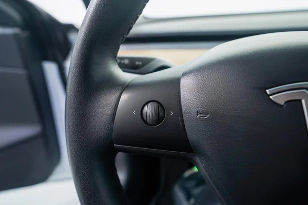 Tesla Model 3 (2020) — foto 11 van 45