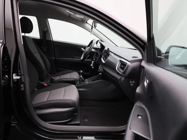 Kia Stonic (2023) — foto 25 van 38