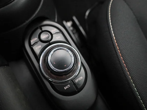 MINI One (2021) — foto 15 van 37