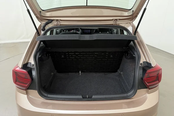 Volkswagen Polo (2019) — foto 17 van 21