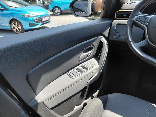 Dacia Duster (2024) — foto 2 van 18