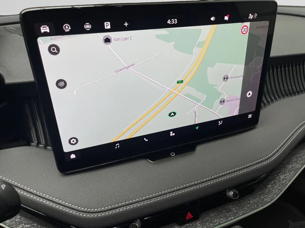 SKODA Superb Combi (2025) — foto 15 van 16