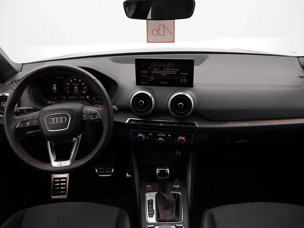 Audi SQ2 (2024) — foto 4 van 29