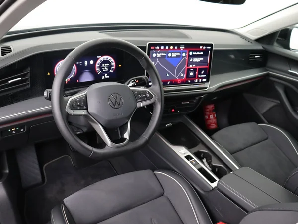 VOLKSWAGEN Passat SW (2025) — foto 18 van 19