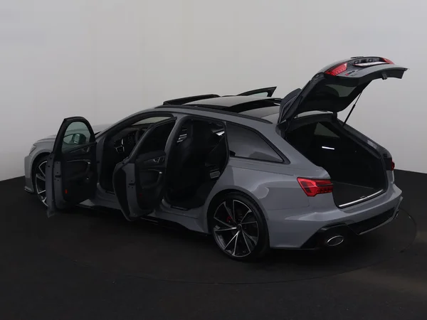 AUDI RS6 (2024) — foto 30 van 31