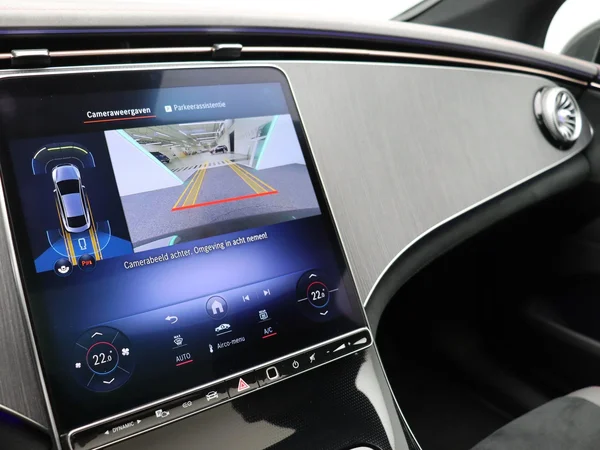 Mercedes-Benz EQE (2025) — foto 4 van 24