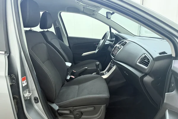 Suzuki SX4 S-Cross (2018) — foto 19 van 21