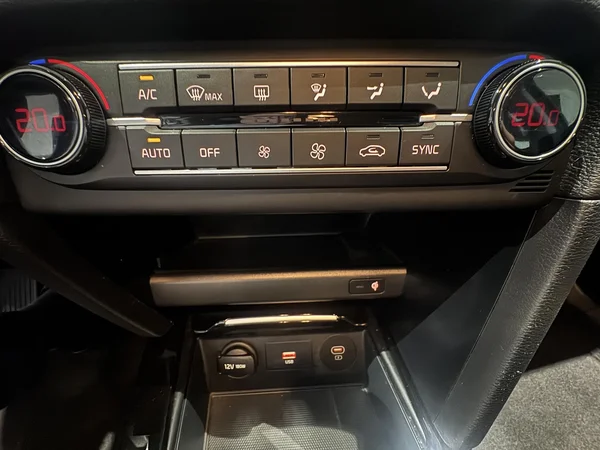 Kia cee'd (2023) — foto 14 van 26