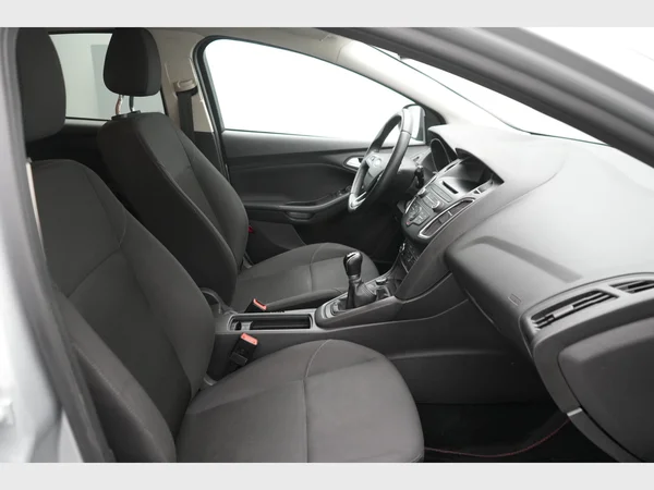 FORD Focus (2018) — foto 13 van 20