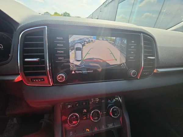 SKODA Karoq (2023) — foto 5 van 24