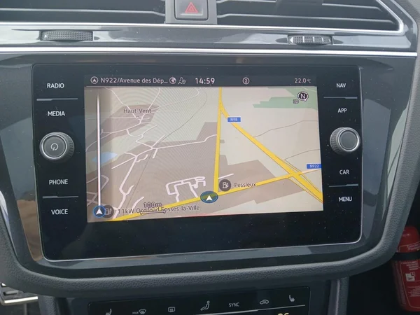 VOLKSWAGEN Tiguan (2023) — foto 2 van 21