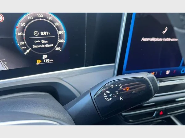 Volkswagen Passat SW (2024) — foto 8 van 36
