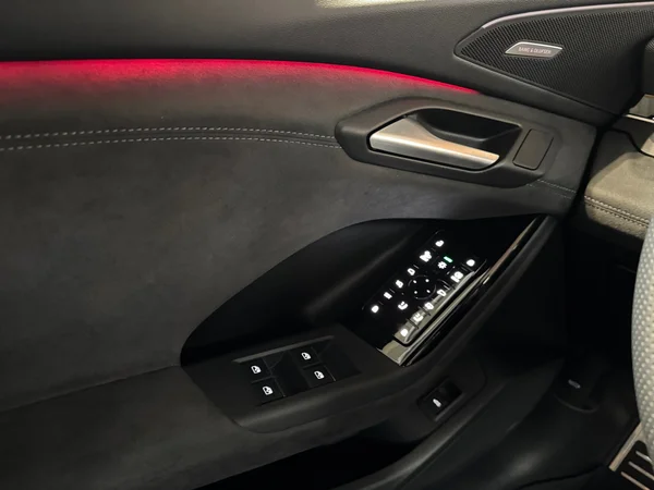 AUDI Q6 e-tron (2025) — foto 6 van 25