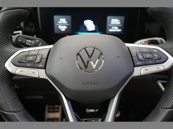 VOLKSWAGEN Tiguan eHybrid (PHEV) (2025) — foto 16 van 38