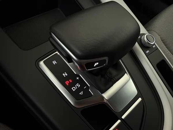 AUDI A4 (2021) — foto 4 van 28