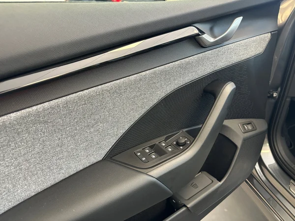SKODA Octavia Combi (2025) — foto 2 van 24
