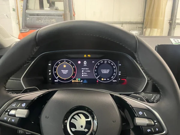 SKODA Octavia Combi (2025) — foto 3 van 21