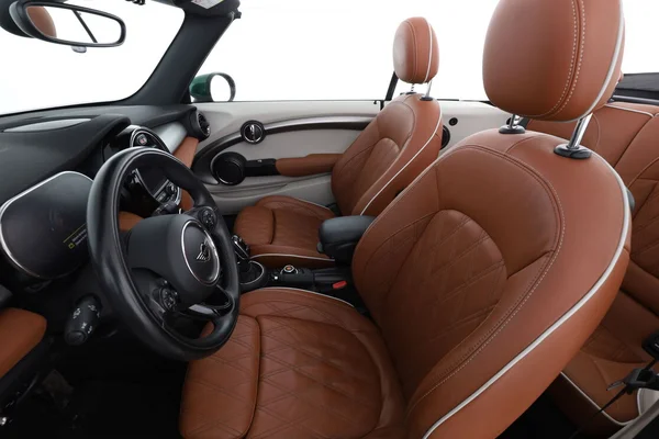 MINI Cabrio (2021) — foto 16 van 16