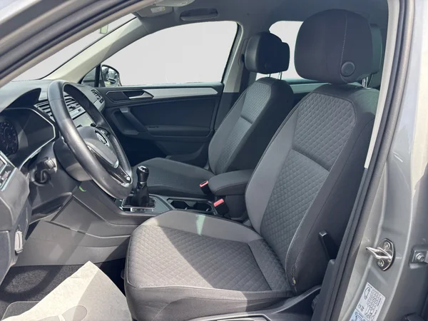 VOLKSWAGEN Tiguan (2018) — foto 16 van 16