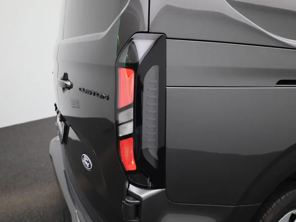 Ford Transit Custom (2025) — foto 24 van 38