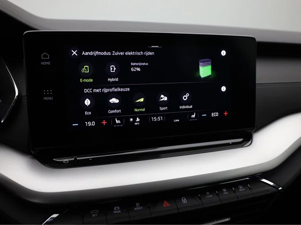SKODA Octavia Combi (2024) — foto 13 van 21
