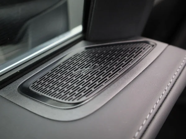Mercedes-Benz GLC (2025) — foto 32 van 49