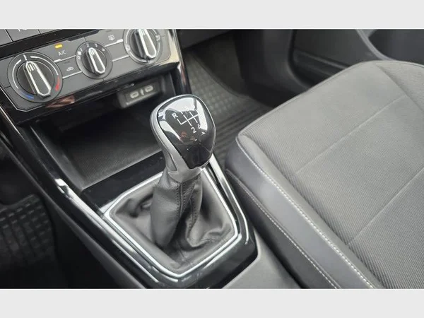 Volkswagen T-Cross (2023) — foto 18 van 28