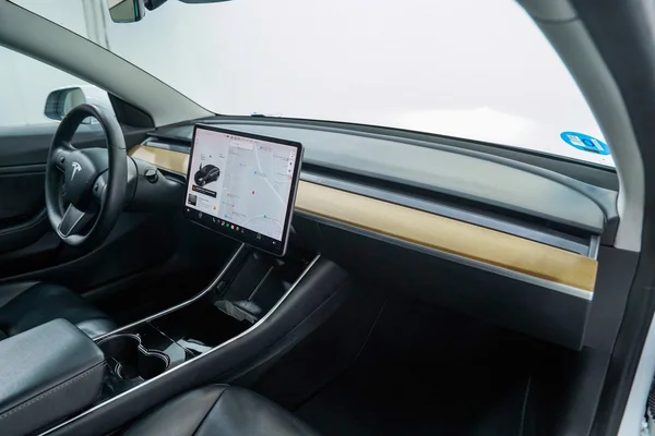 Tesla Model 3 (2020) — foto 19 van 45