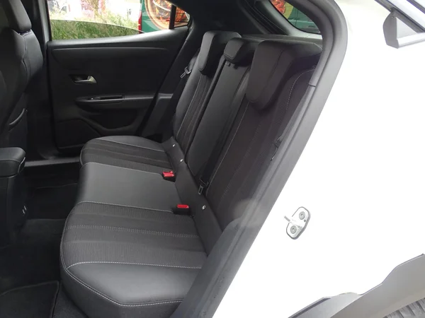 Opel Mokka (2024) — foto 9 van 28