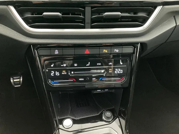 VOLKSWAGEN T-Roc (2025) — foto 21 van 36