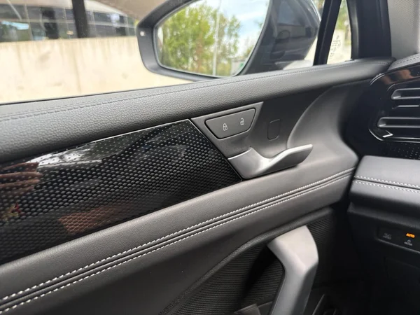 VOLKSWAGEN Tiguan (2026) — foto 7 van 24