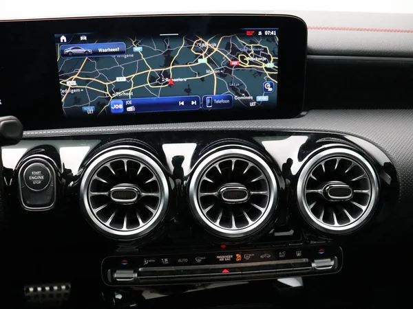 Mercedes-Benz CLA (2025) — foto 11 van 34