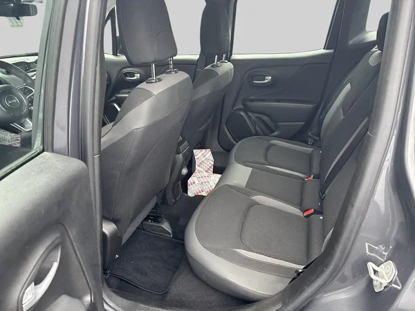 Jeep Renegade (2023) — foto 10 van 20