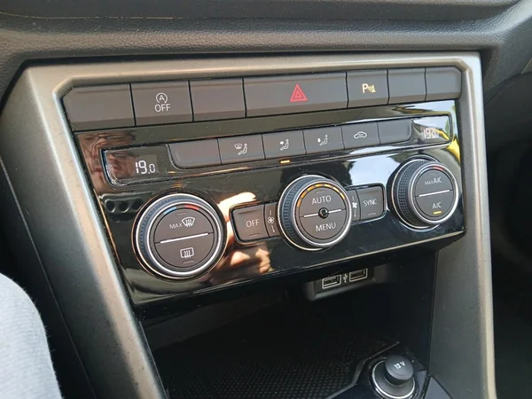 VOLKSWAGEN T-Roc (2020) — foto 6 van 20