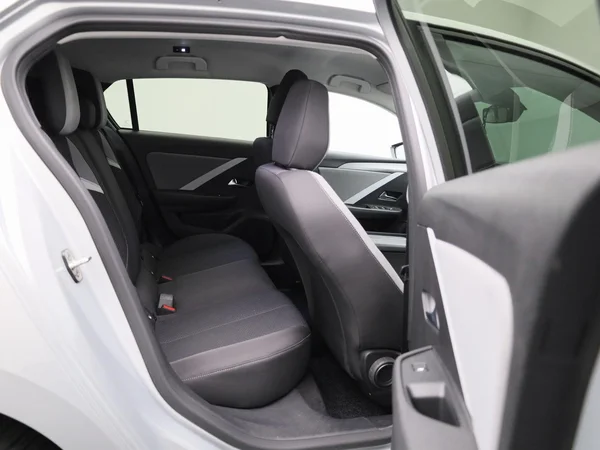 Opel Astra (2023) — foto 25 van 37
