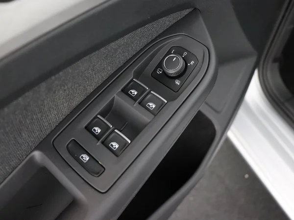 VOLKSWAGEN Golf (2024) — foto 19 van 27