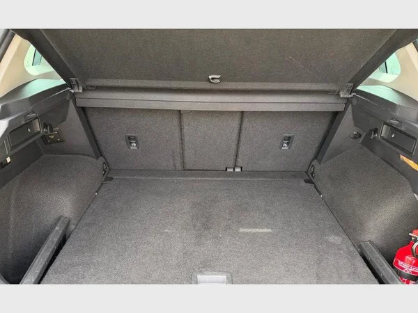 Volkswagen Tiguan (2021) — foto 18 van 27