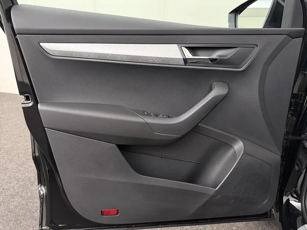 SKODA Karoq (2025) — foto 7 van 18