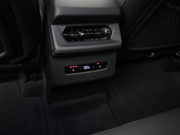 AUDI Q6 e-tron (2026) — foto 7 van 27