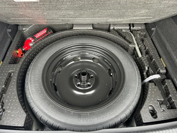 VOLKSWAGEN Tiguan (2024) — foto 6 van 14