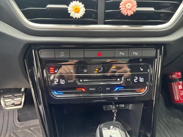 VOLKSWAGEN T-Roc (2025) — foto 10 van 20