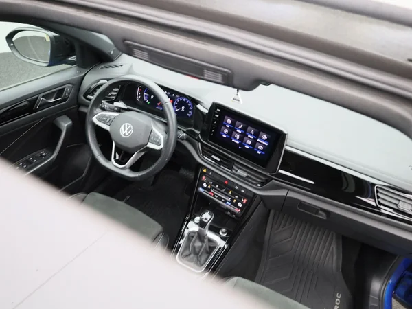 Volkswagen T-Roc (2023) — foto 36 van 48