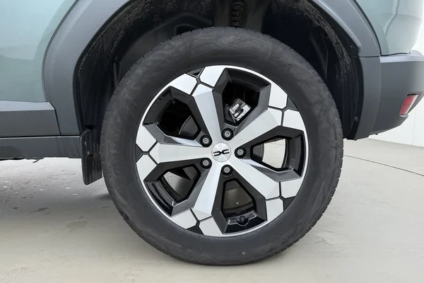 Dacia Duster Hybrid (2025) — foto 10 van 13