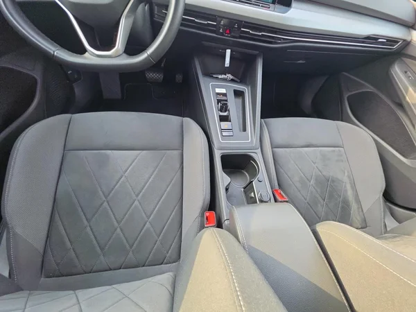 VOLKSWAGEN Golf VIII SW (2023) — foto 3 van 24