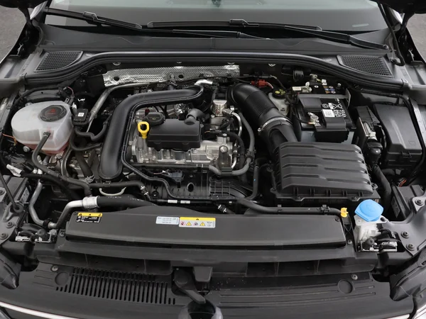 VOLKSWAGEN Golf (2024) — foto 6 van 24