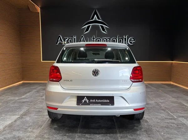 Volkswagen Polo (2016) — foto 18 van 22