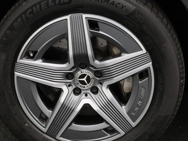 Mercedes-Benz GLC (2025) — foto 7 van 51