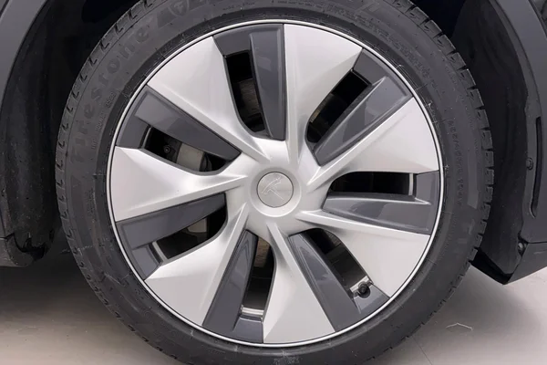 Tesla Model 3 (2023) — foto 20 van 36