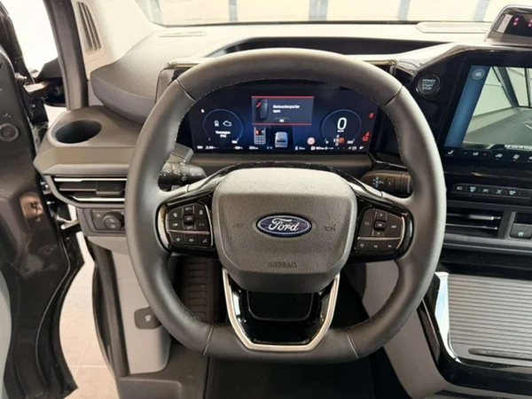 Ford Tourneo Custom — foto 7 van 24