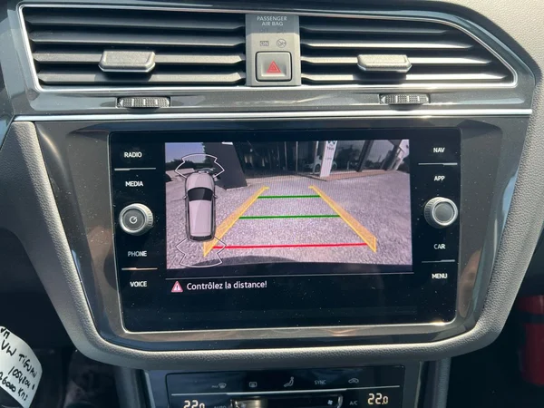 VOLKSWAGEN Tiguan (2022) — foto 2 van 18